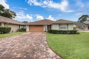 435 SANDESTIN DRIVE, WINTER HAVEN, FL 33884 Sold 08/30/23