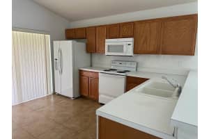 7752 CARRIAGE POINTE DRIVE, GIBSONTON, FL 33534 Sold 11/24/23