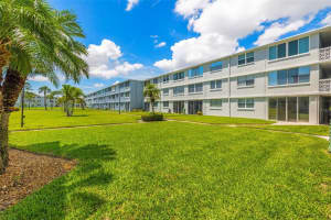 4895 BAY ST NE #106, SAINT PETERSBURG, FL 33703 Sold 10/20/23