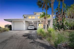6641 DOLPHIN COVE DR, APOLLO BEACH, FL 33572 Sold 02/12/24