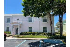 5135 COQUINA KEY DRIVE, ST PETERSBURG, FL 33705 Sold 11/27/23