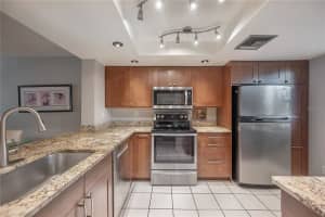 201 LAUREL STREET, TAMPA, FL 33602 Sold 11/06/23