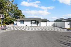 10113 SINGING OAKS COURT, TAMPA, FL 33615 Sold 11/30/23