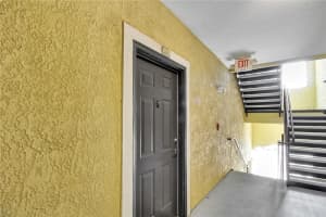 10105 COURTNEY OAKS CIRCLE, TAMPA, FL 33619 Sold 03/06/24