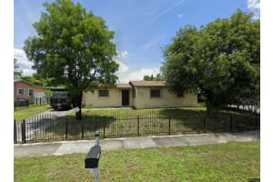8231 NW 171ST, HIALEAH, FL 33015 Sold 12/31/23