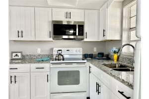 5232 TENNIS COURT CIR, TAMPA, FL 33617 Sold 01/02/24