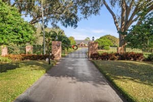 3635 COUNTRY CLUB ROAD, WINTER HAVEN, FL 33881 Sold 04/05/24