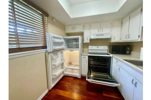 6330 NEWTOWN CIRCLE, TAMPA, FL 33615 Sold 02/05/24