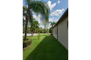 8045 RIO BELLA PLACE, UNIVERSITY PARK, FL 34201 Sold 06/14/24