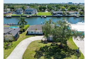 3913 FONTAINBLEAU DRIVE, TAMPA, FL 33634 Sold 05/13/24