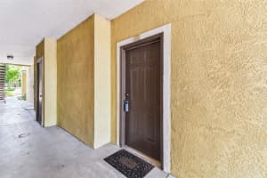 10103 COURTNEY OAKS CIRCLE, TAMPA, FL 33619 Sold 07/16/24