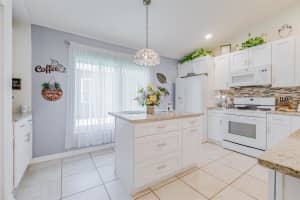 7532 REGENTS GARDEN WAY, APOLLO BEACH, FL 33572 Sold 03/28/25