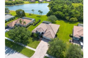 513 COUNTRY MEADOWS WAY, BRADENTON, FL 34212 Sold 09/26/24