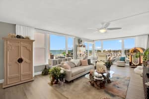 632 EDGEWATER DRIVE, DUNEDIN, FL 34698 Sold 05/31/24