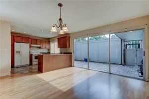 10618 CARROLLBROOK LN, TAMPA, FL 33618 Sold 11/22/24