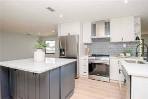 1384 COUNTRY CLUB WAY, SAINT PETERSBURG, FL 33705 Sold 05/30/24