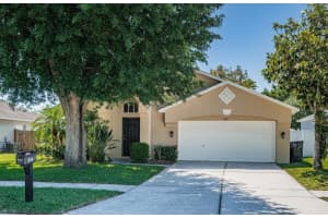 525 NAPA VALLEY CIRCLE, VALRICO, FL 33594 Sold 11/01/24