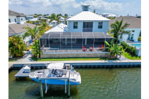 717 PINCKNEY DRIVE, APOLLO BEACH, FL 33572 Sold 04/10/25