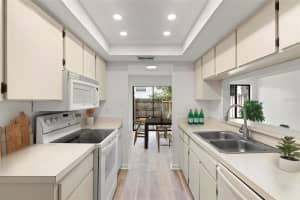 1314 MOUNTAIN VIEW DR, TAMPA, FL 33612 Sold 01/06/25