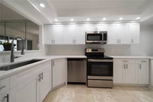 4205 FAIRWAY RUN, TAMPA, FL 33618 Sold 10/30/24