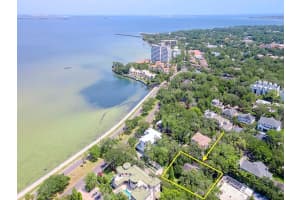 2902 BAYSHORE COURT, TAMPA, FL 33611 Sold 03/21/25