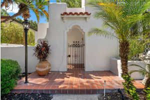 4614 SUNSET BOULEVARD, TAMPA, FL 33629 Sold 01/07/25