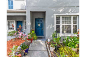 6725 LAKE ROCHESTER LANE, GIBSONTON, FL 33534 Sold 11/15/24