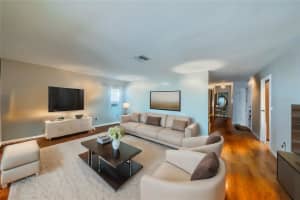 902 VILLAGE GREEN PARKWAY, BRADENTON, FL 34209 Sold 07/26/24