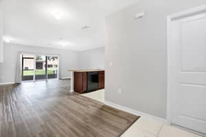 9981 HOUND CHASE DRIVE, GIBSONTON, FL 33534 Sold 08/06/24