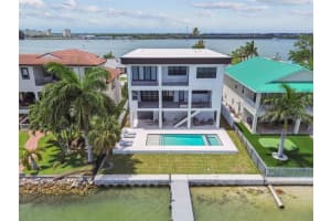 831 BAY POINT DRIVE, MADEIRA BEACH, FL 33708 Sold 10/27/25