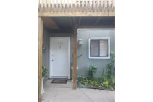 335 SCOTTSDALE SQUARE, WINTER PARK, FL 32792 Sold 01/17/25