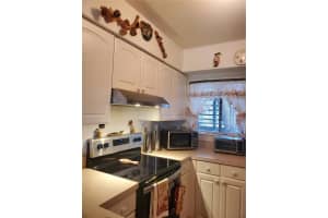 335 SCOTTSDALE SQUARE, WINTER PARK, FL 32792 Sold 01/17/25