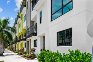 913 ARLINGTON AVENUE, SAINT PETERSBURG, FL 33705 Sold 09/12/24