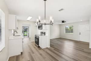 427 LAKE DAISY DRIVE, WINTER HAVEN, FL 33884 Sold 03/05/25