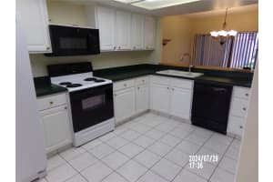 4226 HARTWOOD LANE, TAMPA, FL 33618 Sold 02/04/25