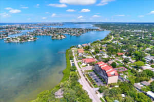7037 SUNSET DRIVE, SOUTH PASADENA, FL 33707 Sold 11/26/24
