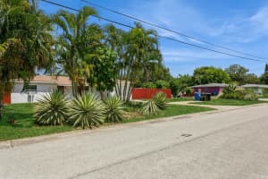 6798 7TH STREET, SAINT PETERSBURG, FL 33705 Sold 11/08/24