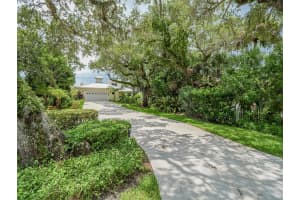 395 Live Oak Dr, VERO BEACH