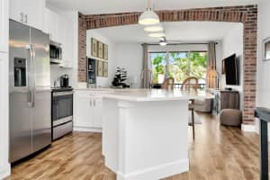 602 ARBOR LAKE LANE, TAMPA, FL 33602 Sold 10/04/24