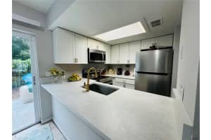 1927 OXNARD COURT, TAMPA, FL 33612 Sold 10/29/24