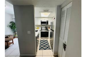 1927 OXNARD COURT, TAMPA, FL 33612 Sold 10/29/24