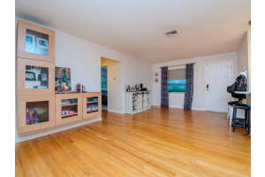 210 LINCOLN CIRCLE, ST PETERSBURG, FL 33702 Sold 03/17/25