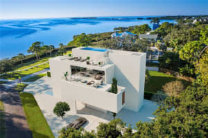 100 Shore Dr, TARPON SPRINGS