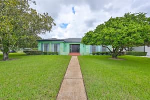 10902 CARROLLWOOD DRIVE, TAMPA, FL 33618 Sold 10/15/24