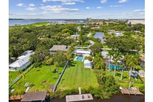 352 HIGHLAND SHORES DRIVE, ELLENTON, FL 34222 Sold 01/09/25