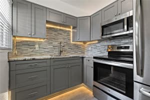 527 GARDEN DRIVE, LAKELAND, FL 33813 Sold 11/08/24