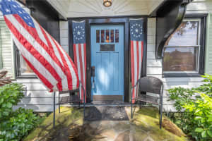 2360 WOODLAWN CIRCLE, ST PETERSBURG, FL 33704 Sold 12/03/24