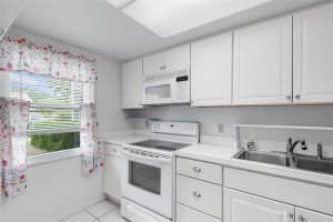 333 LAKE HOWARD DRIVE, WINTER HAVEN, FL 33880 Sold 04/11/25