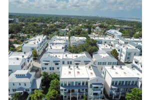 946 HIGHLAND AVENUE, DUNEDIN, FL 34698 Sold 11/01/24