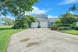 8200 WATERFORD LANE, TAMARAC, FL 33321 Sold 11/01/24